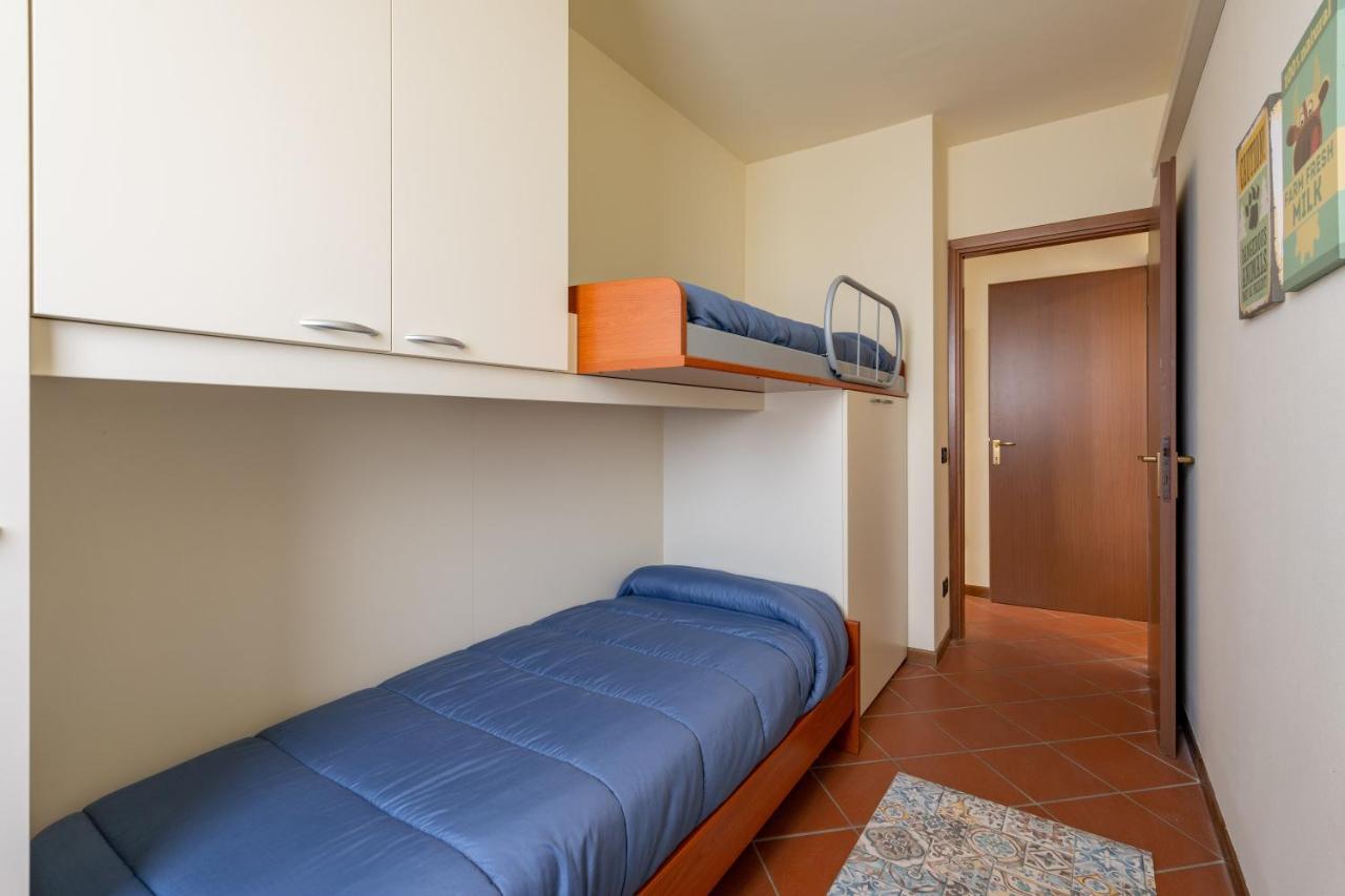 Pool - Marge Apartment - By Host4U Padenghe sul Garda Bagian luar foto