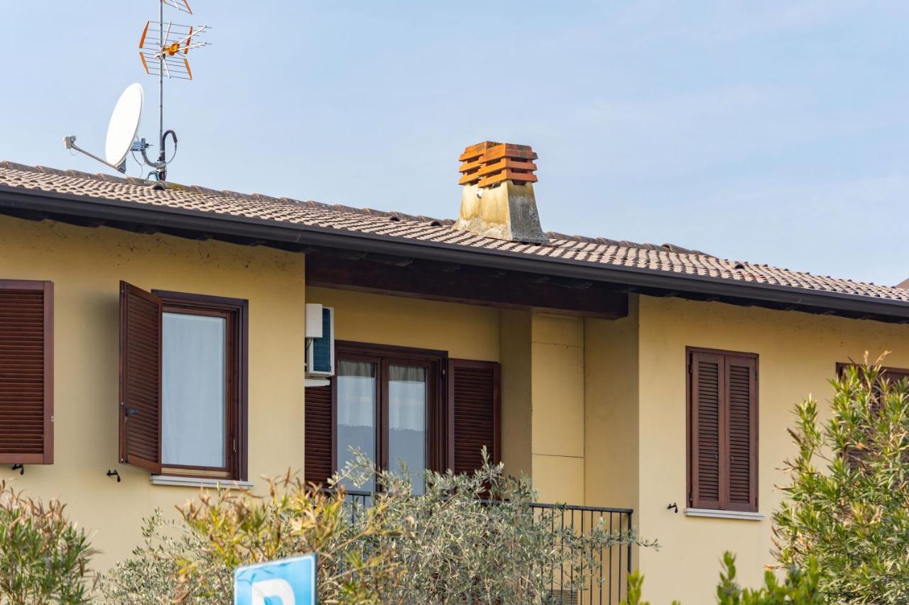 Pool - Marge Apartment - By Host4U Padenghe sul Garda Bagian luar foto