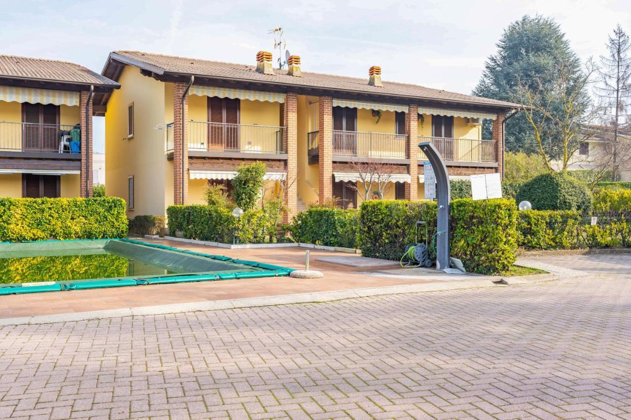 Pool - Marge Apartment - By Host4U Padenghe sul Garda Bagian luar foto
