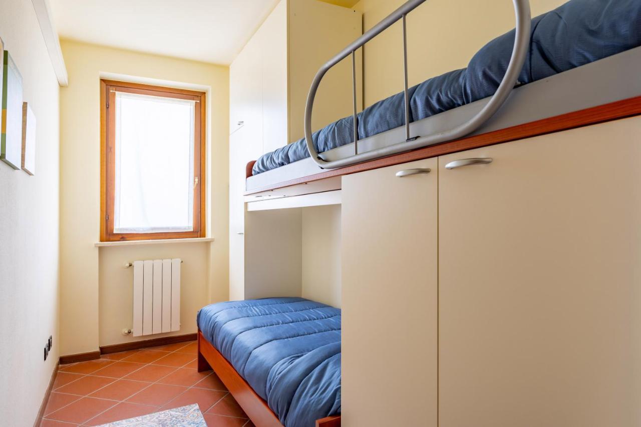 Pool - Marge Apartment - By Host4U Padenghe sul Garda Bagian luar foto