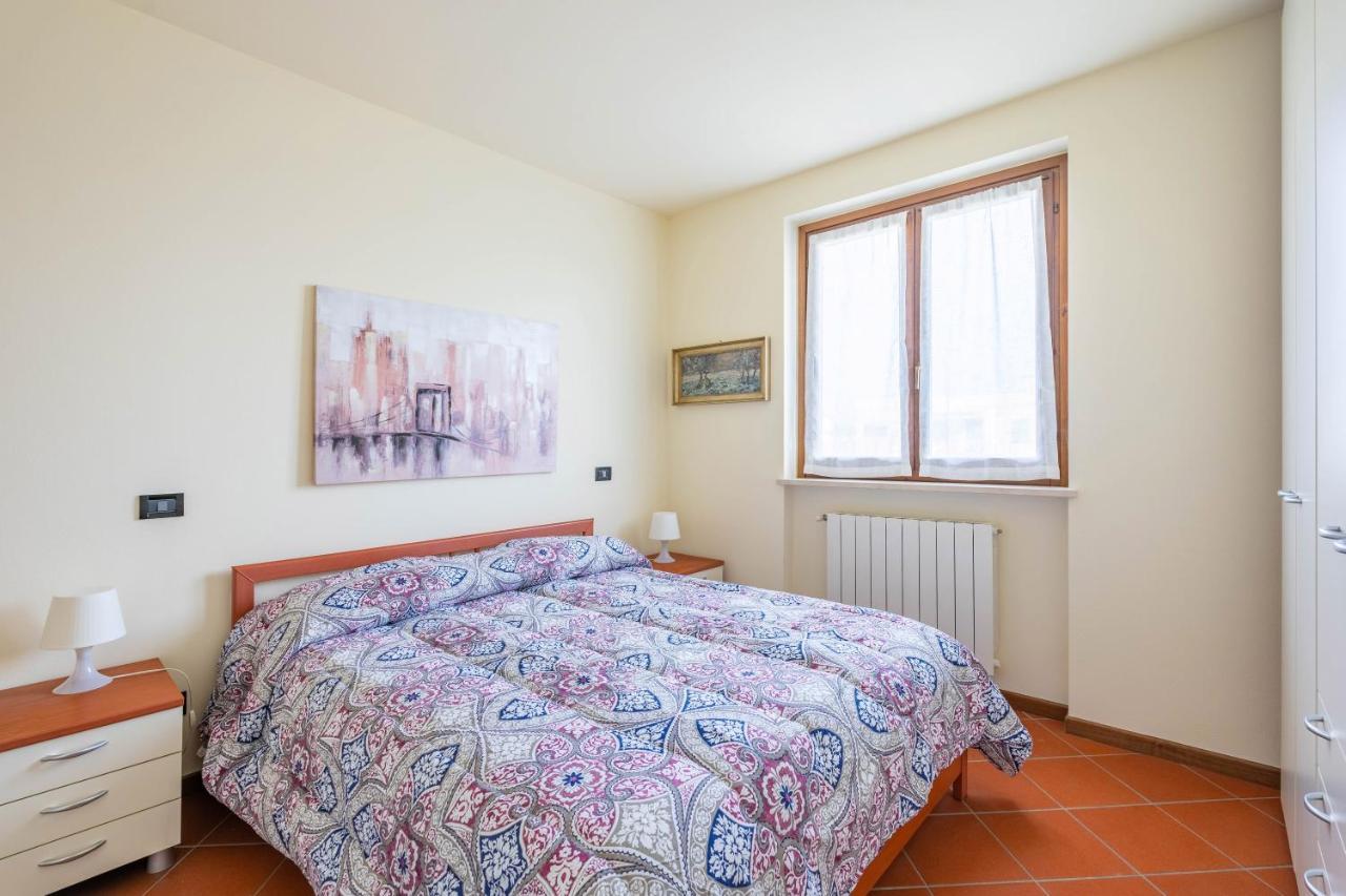 Pool - Marge Apartment - By Host4U Padenghe sul Garda Bagian luar foto