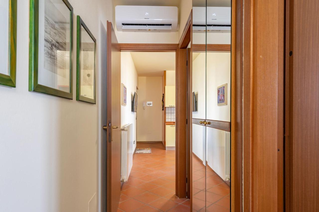 Pool - Marge Apartment - By Host4U Padenghe sul Garda Bagian luar foto