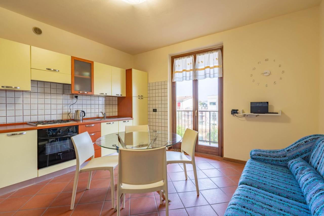 Pool - Marge Apartment - By Host4U Padenghe sul Garda Bagian luar foto