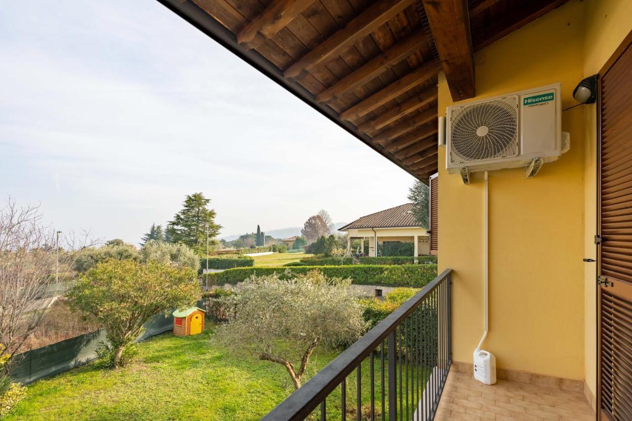 Pool - Marge Apartment - By Host4U Padenghe sul Garda Bagian luar foto