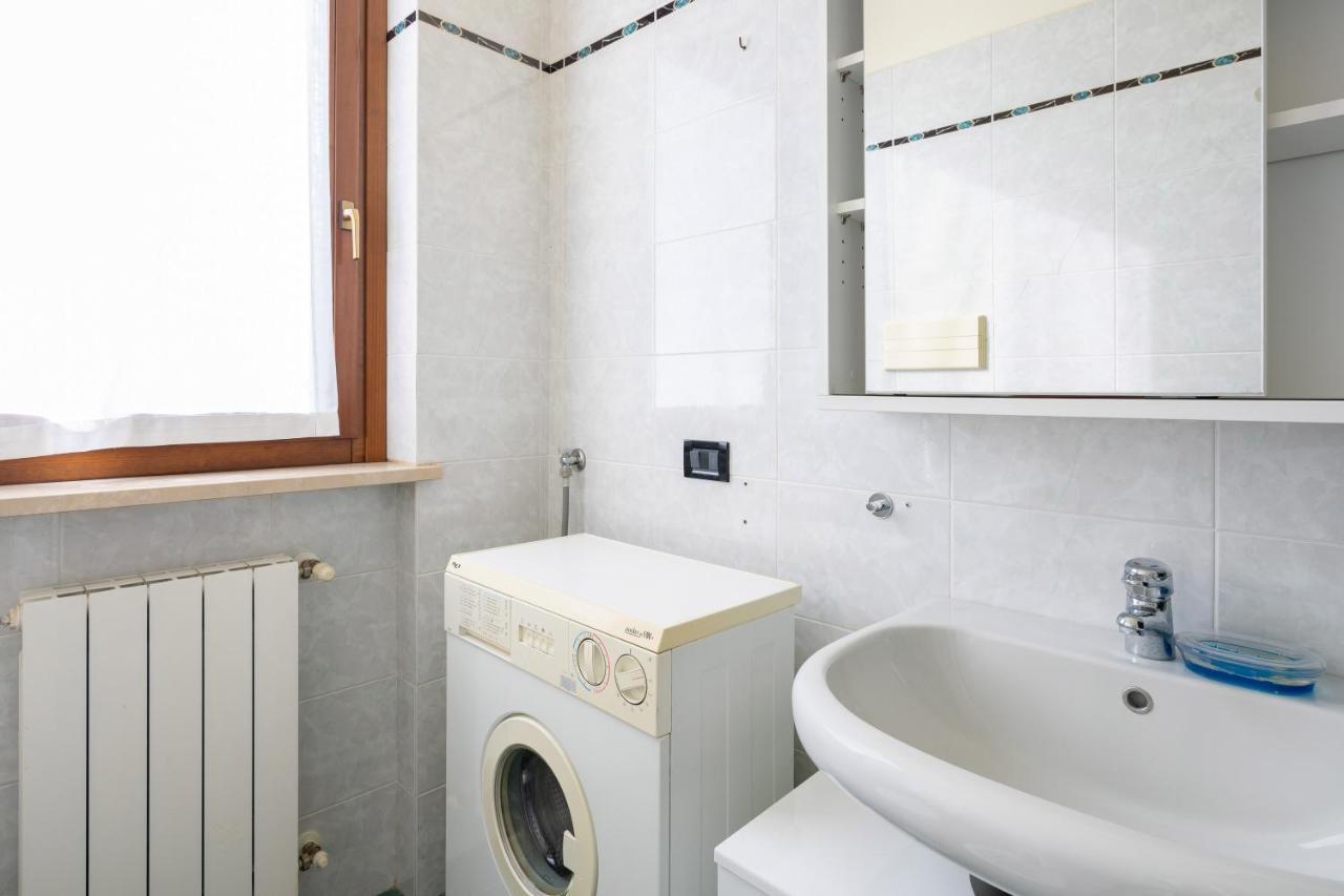 Pool - Marge Apartment - By Host4U Padenghe sul Garda Bagian luar foto