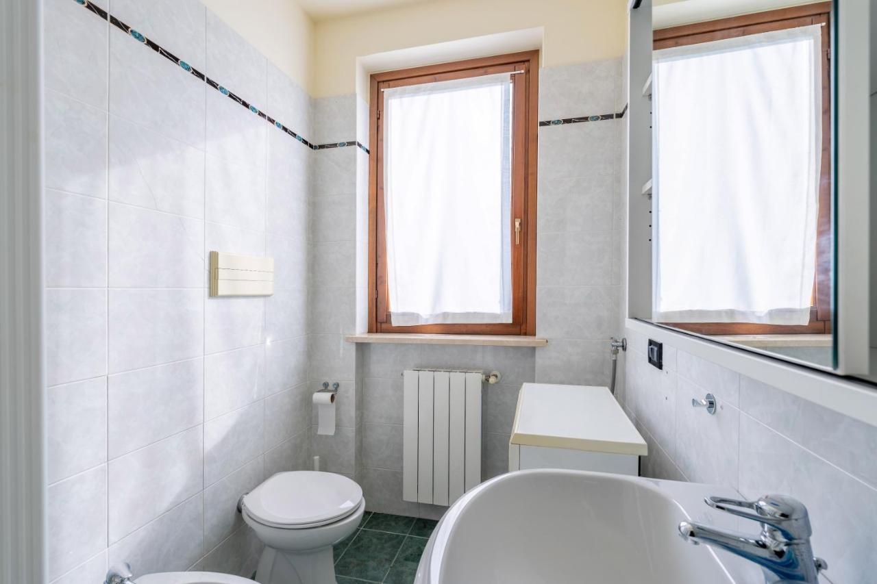 Pool - Marge Apartment - By Host4U Padenghe sul Garda Bagian luar foto