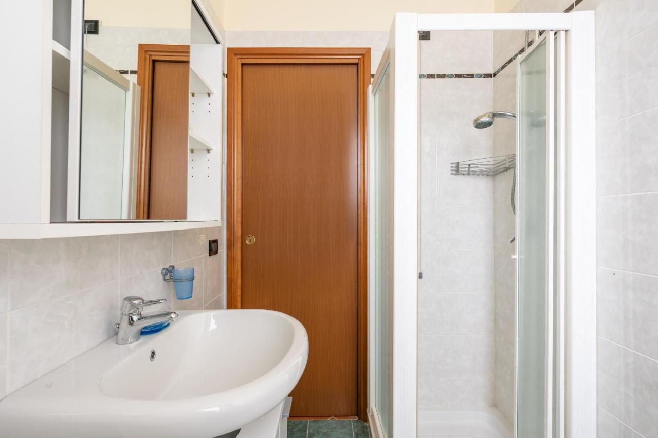 Pool - Marge Apartment - By Host4U Padenghe sul Garda Bagian luar foto