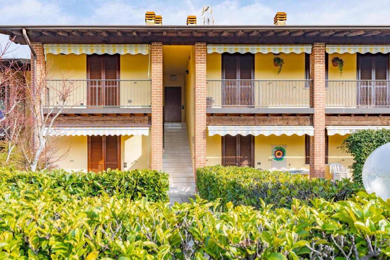 Pool - Marge Apartment - By Host4U Padenghe sul Garda Bagian luar foto