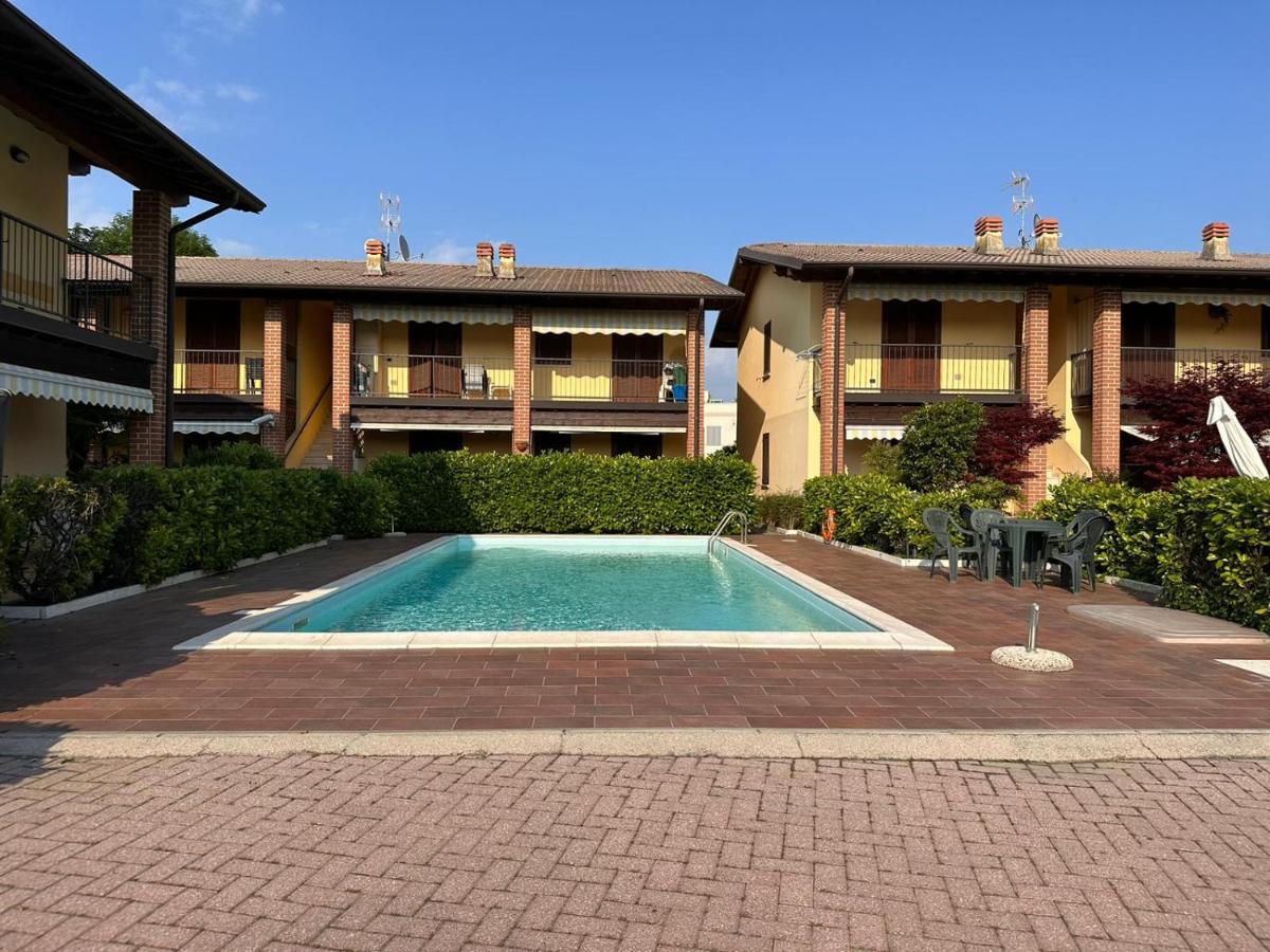 Pool - Marge Apartment - By Host4U Padenghe sul Garda Bagian luar foto