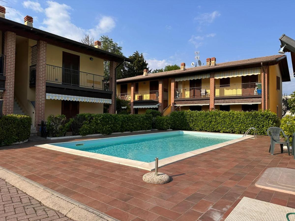 Pool - Marge Apartment - By Host4U Padenghe sul Garda Bagian luar foto